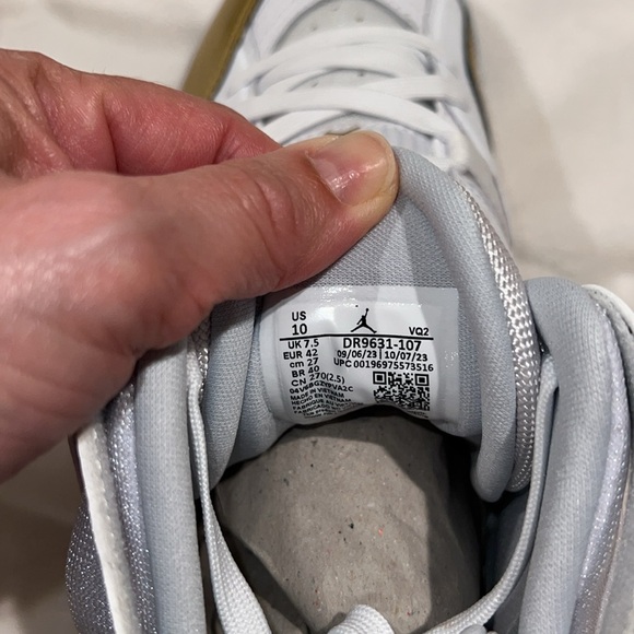 Jordan Jumpman Two Trey, white/gold, Brand new, #DR9631 107 - F12 - Picture 13 of 14